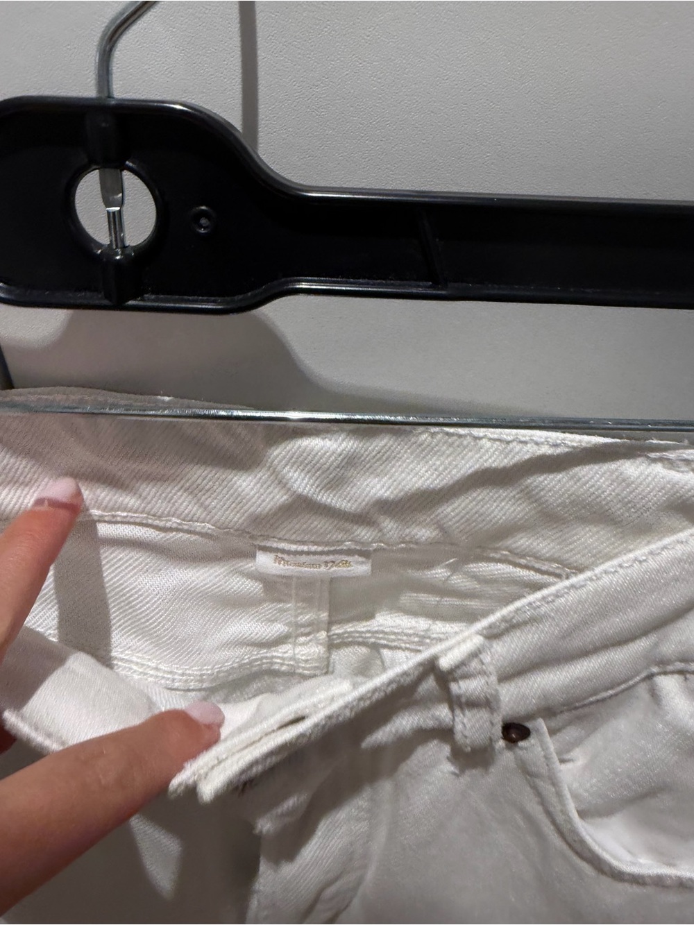High-Rise White Women's Jeans - Clean Classic Look